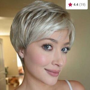 Stylish Raquel Welch “Winner” wig in color RS23 Glazed Vanilla